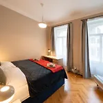 Downtown - 2 Room Zborovska
