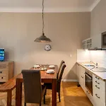 Downtown - 2 Room Zborovska